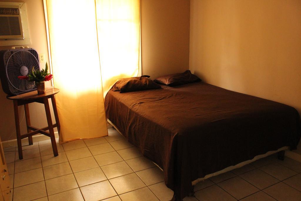 Cooper'S Inn Utila Ruang foto